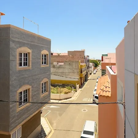 Coquete Apartment,near Airport,balcony,cozy 아파트